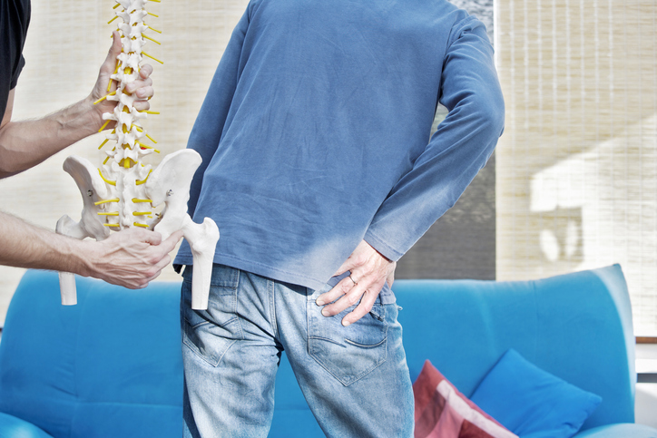 反り腰は腹筋を鍛えて改善できるの 反り腰の症状や原因を詳しく解説 Sposhiru Com