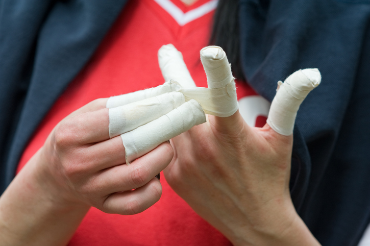 上達には必須 バレーボールテーピング使用目的から選び方まで紹介 sposhiru com