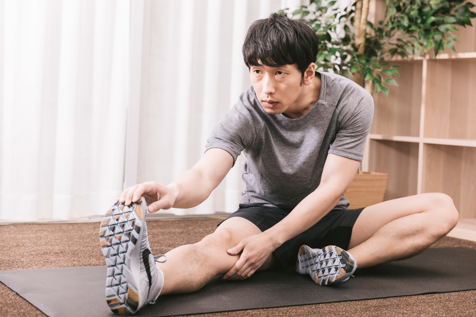 メンズヨガウェアの選び方と人気おすすめ10選 トップス ボトムス 上下セット Sposhiru Com