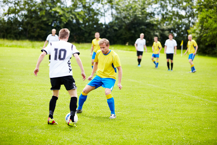 徹底解説 サッカーのオフェンスとディフェンスの1対1で勝つためのコツ Sposhiru Com 徹底解説 サッカーのオフェンスとディフェンスの1対1で勝つためのコツ Sposhiru Com